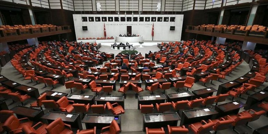 'Sosyal medya düzenlemelerini' içeren kanun teklifi yasalaştı