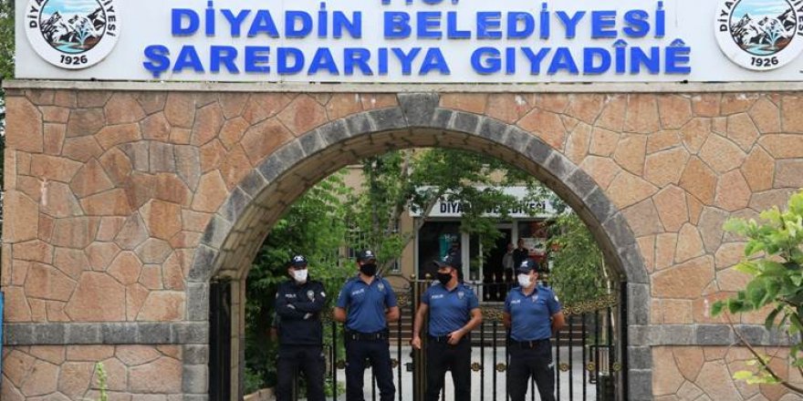 Diyadin ve Silvan Belediyesi kayyumları görevden alındı