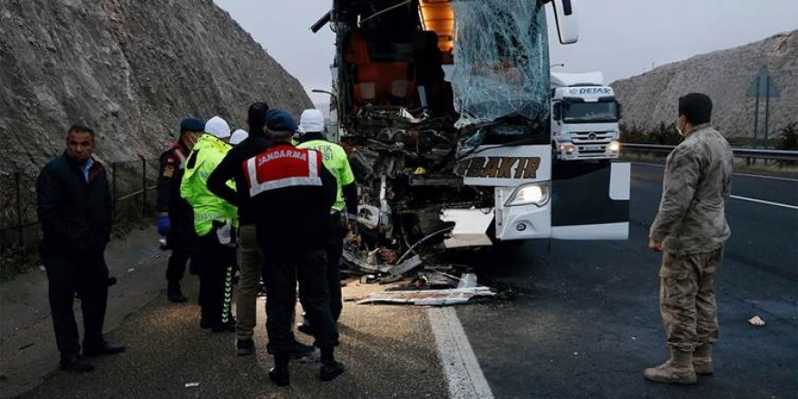 Urfa’da yolcu otobüsü tıra çarptı: 3 ölü, 41 yaralı