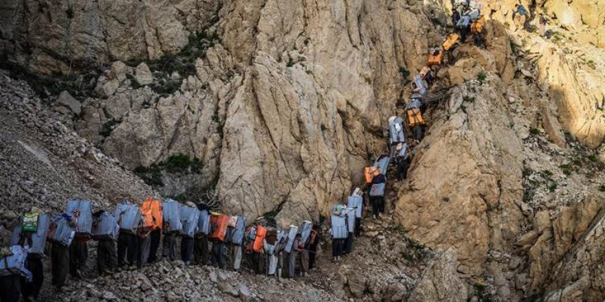 İran güvenlik güçleri Kürt Kolberlere saldırdı: 5 yaralı