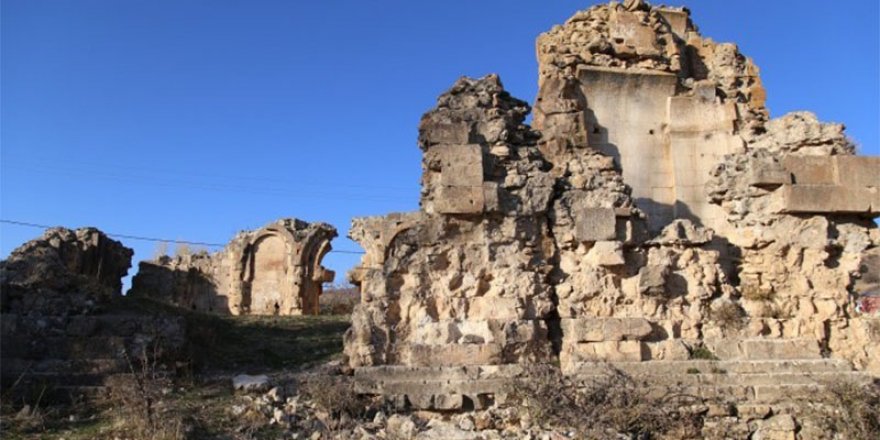 Hozat'taki Ermenilere ait Ergany Kilisesi harabeye döndü