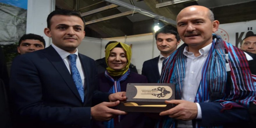 Silahlı kişilerle cemevinin önünde fotoğraf çektiren kaymakamın paylaşımları: Atsız’dan savaş tutkulu şiir