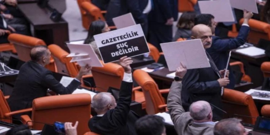 AYM, sansüre geçit vermez - Vahap Coşkun