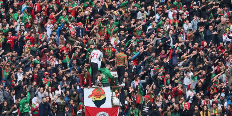 Amedspor taraftarlarına 'İstiklal Marşı'nda ayağa kalkmadın' davası