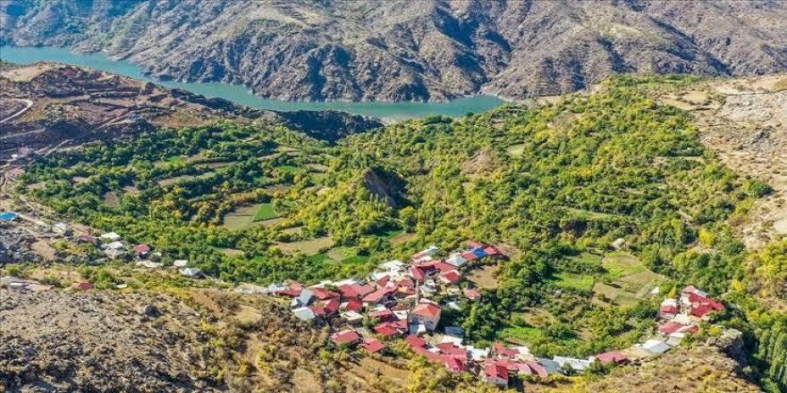 İsmi değiştirilen köye Kürtçe ismi geri verildi, fakat "X" harfi çıkarılarak!