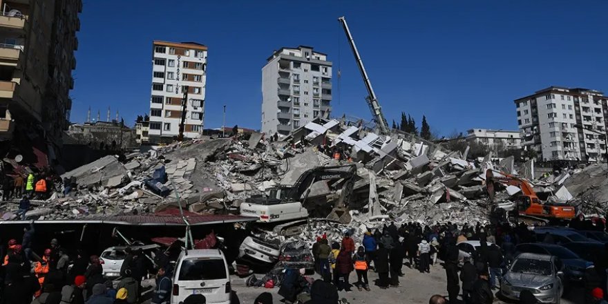 Depremin dördüncü günü: Can kaybı 12 bin 873'e yükseldi