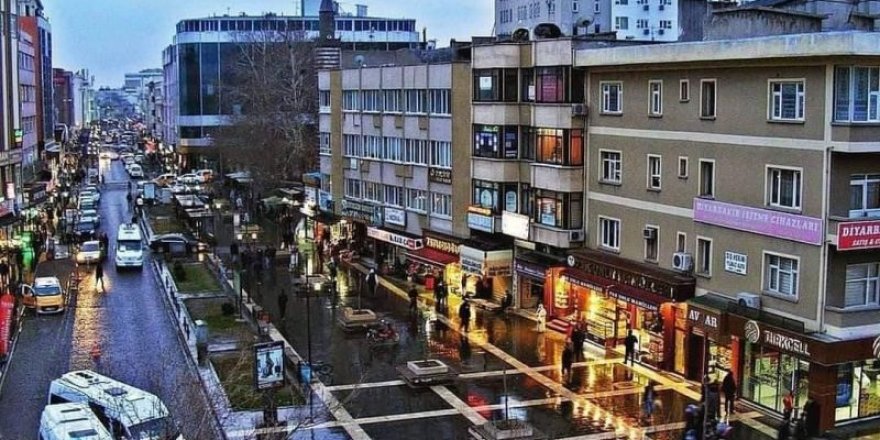 Diyarbakır'da Gazi Caddesi Hafta Sonları Araç Trafiğine Kapatılacak