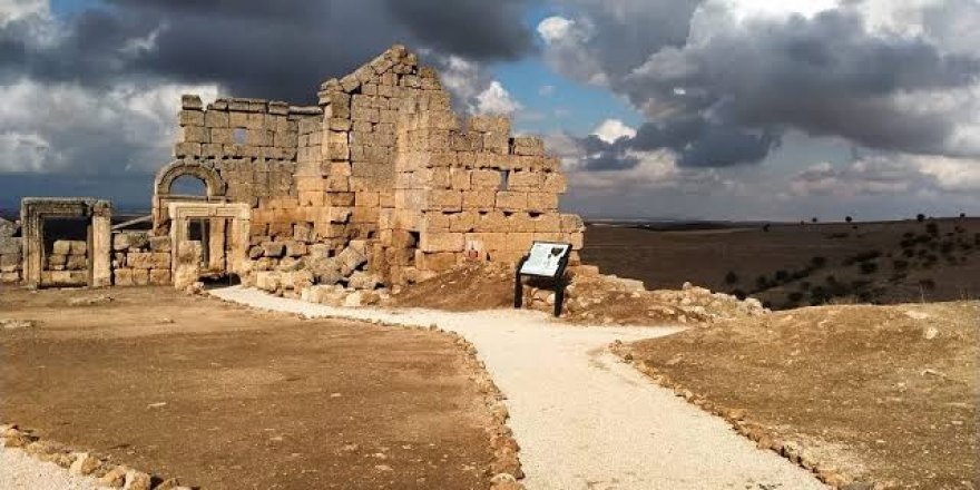 Zerzevan Kalesi'nde 1800 yıllık ameliyat aletleri bulundu