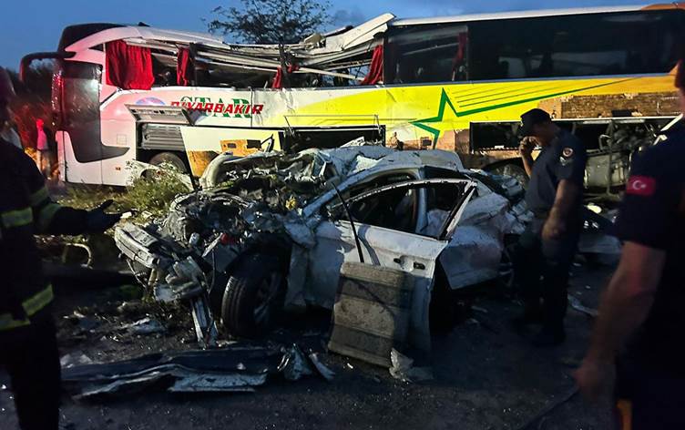 Mersin'de Star Diyarbakır otobüsü zincirleme kazaya karıştı: 10 ölü, 39 yaralı