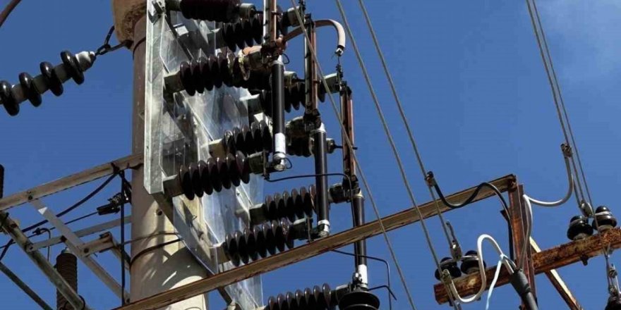 Urfa'da elektrik kesintileri: DEDAŞ aşırı tüketimi, halk eskiyen hatları işaret ediyor