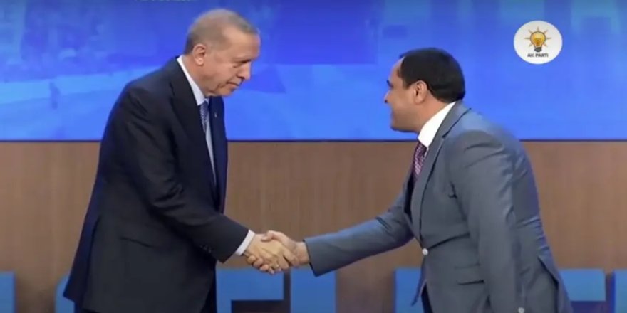 DEM Partili Mehmet Begit AKP'ye geçti: Rozeti Erdoğan taktı