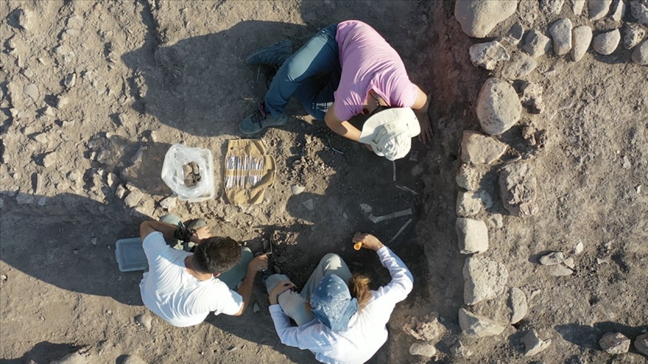 Maraş'ta yeni keşif: 7 bin 600 yıllık çocuk ve bebek iskeletleri bulundu