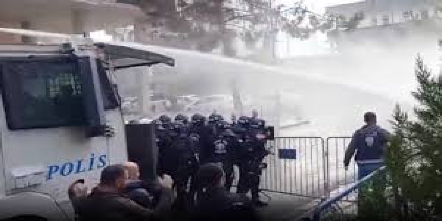 Halfeti'de kayyım protestosuna polis saldırısı