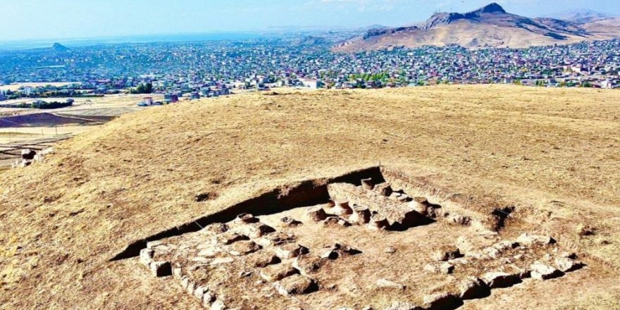 Kevenli Kalesi'nde Urartular'a ait 42 dev küp ilk kez gün yüzüne çıkarıldı