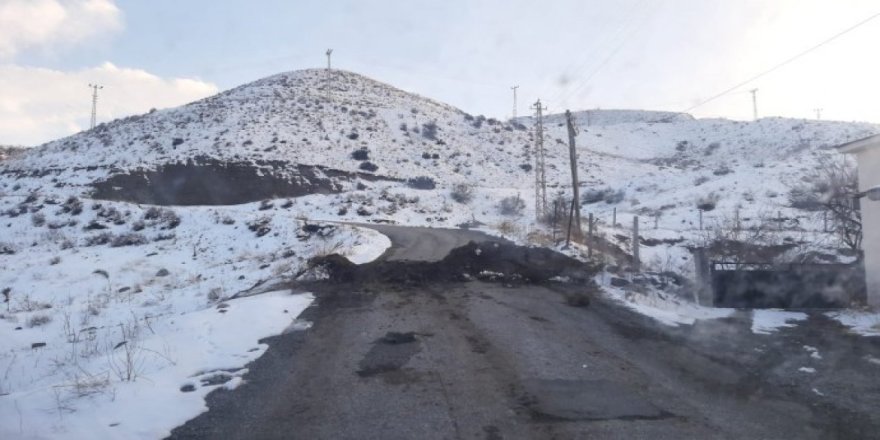 Eş Başkana hapis cezası verildi: İlçenin girişi toprakla kapatıldı