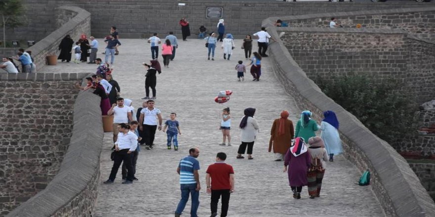 Diyarbakır ve hayat - Altan Tan*